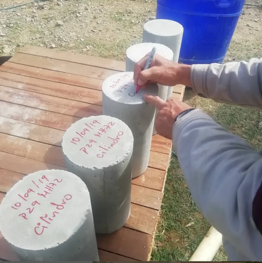 Muestras cilíndricas utilizadas para control de calidad del concreto